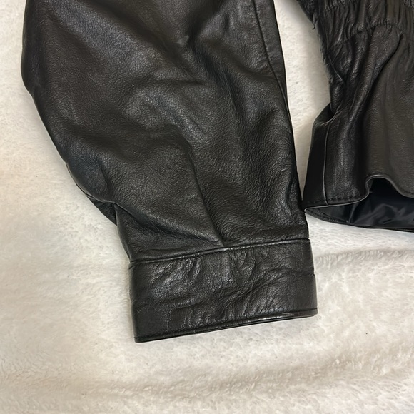 Vtg Maggie Lawrence Jacket Womens
Motorcycle Punk Pop 80s Leather
Cinched waist - Picture 13 of 16